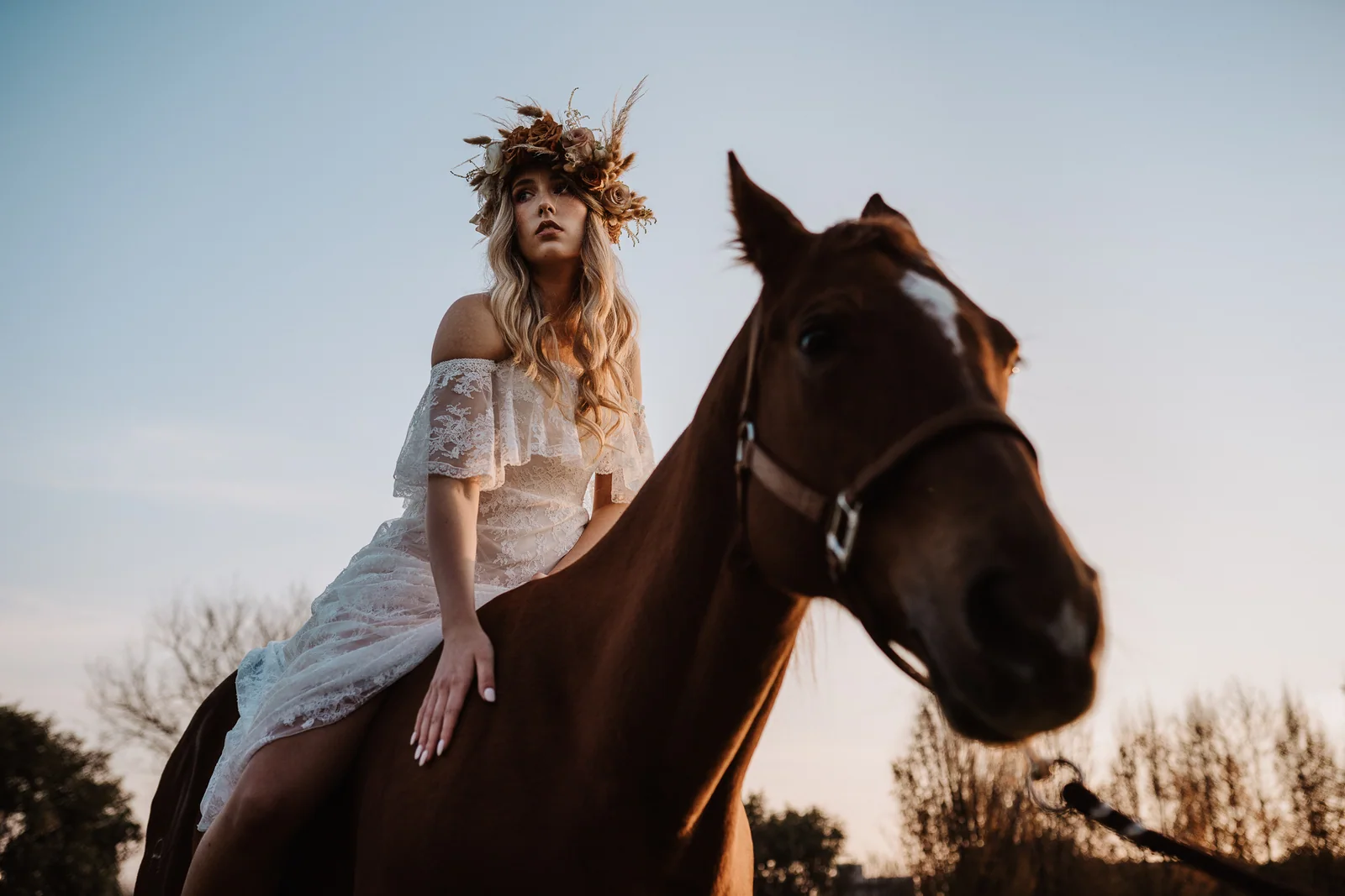 Dettaglio elegante della sposa fotografato durante il matrimonio